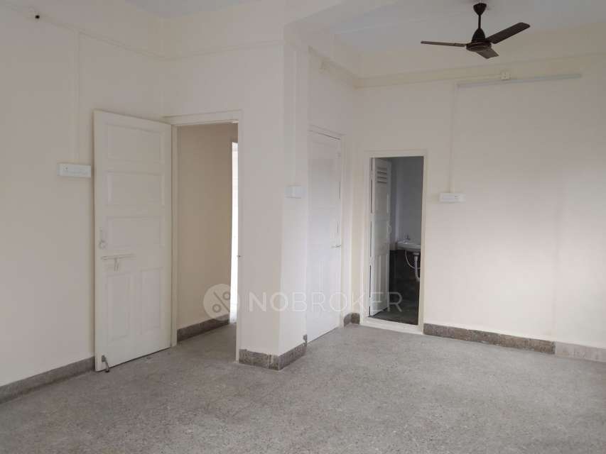 2 BHK Flat In Aradhana Building for Rent  In Shivajinagar