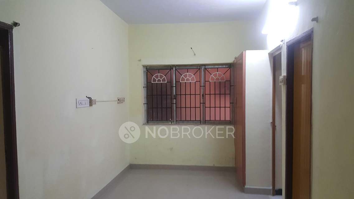 2 BHK Flat In Ss Raman Apartment For Sale  In Vadapalani