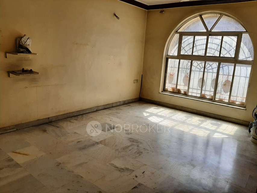 2 BHK Flat In Ajanta Complex For Sale  In Somwar Peth