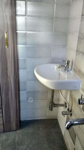 2 BHK Flat In Parkar Sadan For Sale  In Chembur