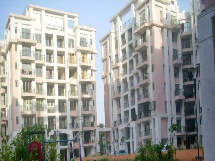Mahindra royale Pimpri Colony Rent WITHOUT BROKERAGE Semifurnished 2