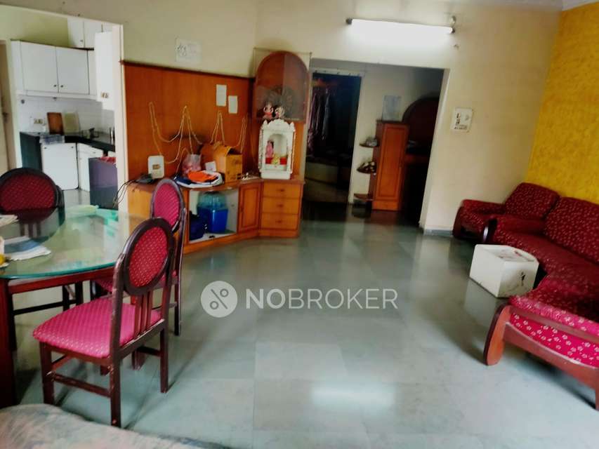 Shared Room for Female In 3 BHK  In Siddhatek Apartment In Deccan Gymkhana