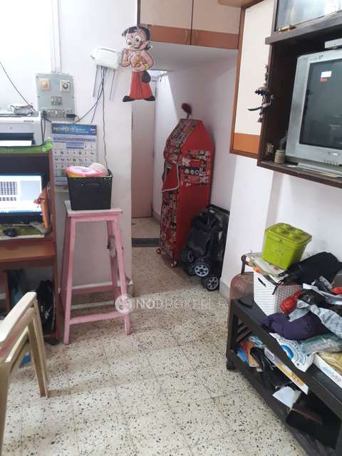 1 BHK Flat In New Sangeeta Apt For Sale  In Malad West