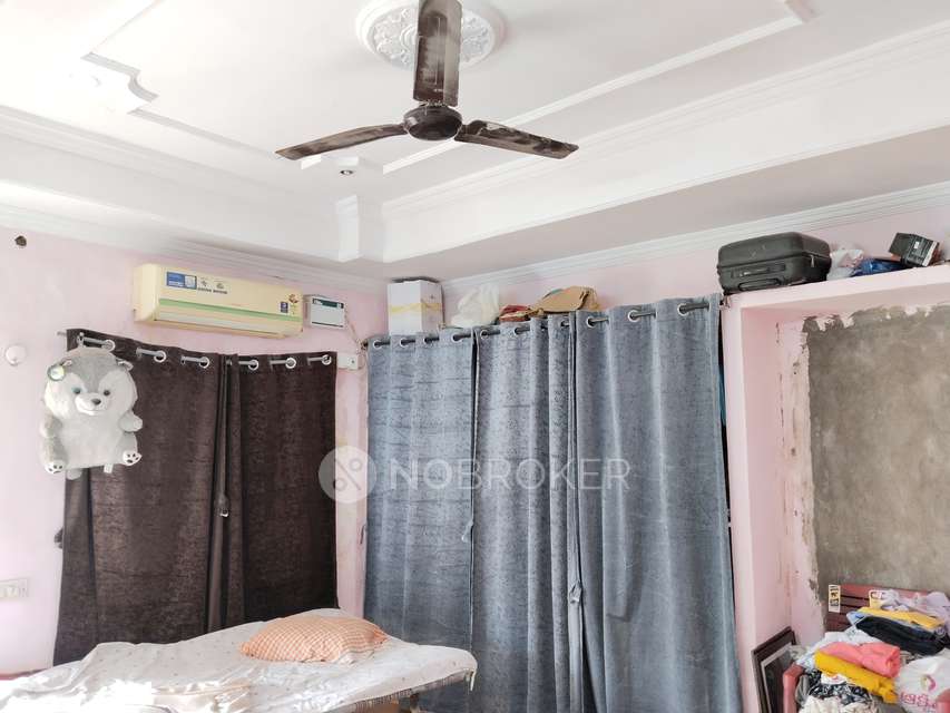 4 BHK Flat In Shanti Bhavan Apartment For Sale  In Nallakunta