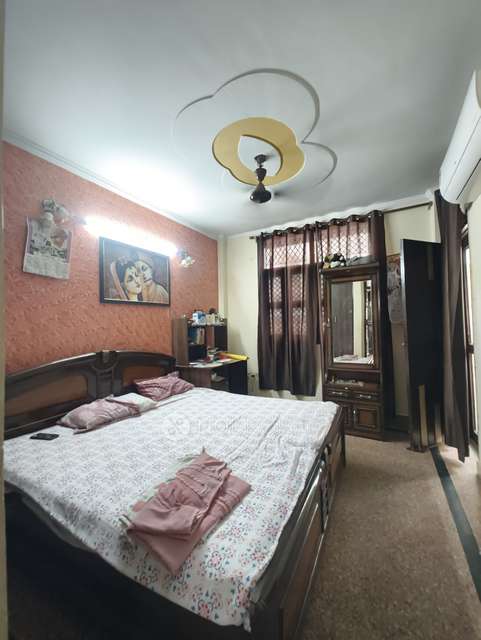 2 BHK Flat For Sale  In Janakpuri