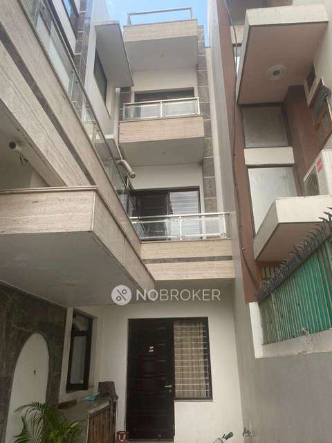 4 BHK Flat For Sale  In Sector 10