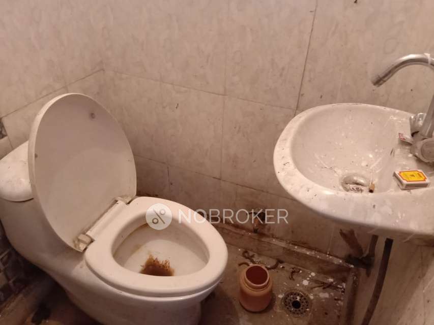 2 BHK Flat In Apartment For Sale  In Chirag Dilli