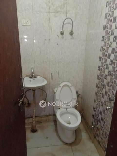 2 BHK Flat In Apartment For Sale  In Chirag Dilli