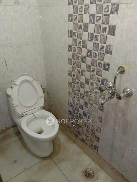 2 BHK Flat In Apartment For Sale  In Chirag Dilli