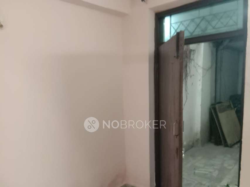 2 BHK Flat In Apartment For Sale  In Chirag Dilli