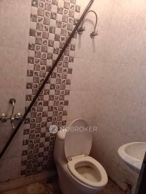 2 BHK Flat In Apartment For Sale  In Chirag Dilli