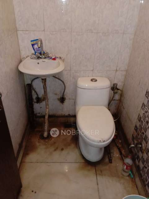 2 BHK Flat In Apartment For Sale  In Chirag Dilli