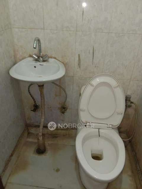 2 BHK Flat In Apartment For Sale  In Chirag Dilli