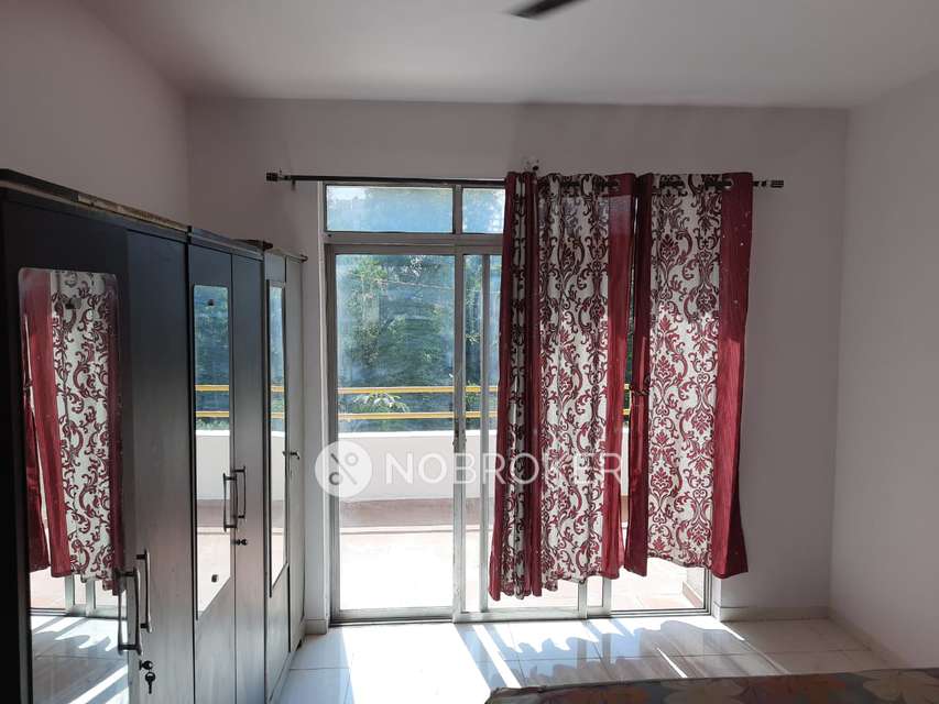 Single Room for Female In 4 BHK  In Kolte Patil Misty Moors In Undri