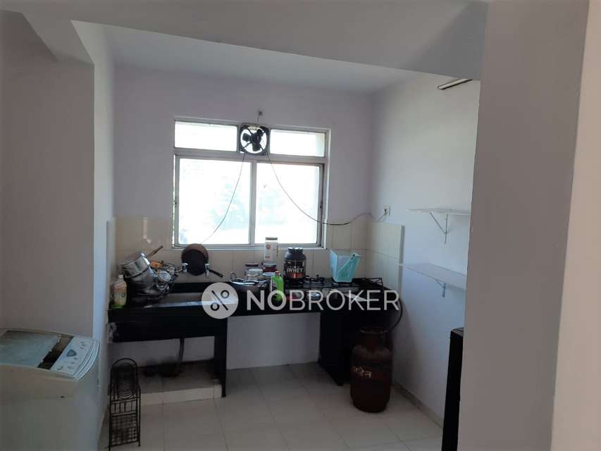 Single Room for Female In 4 BHK  In Kolte Patil Misty Moors In Undri