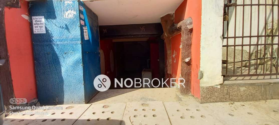 Shop in Vaishali, Ghaziabad for sale 