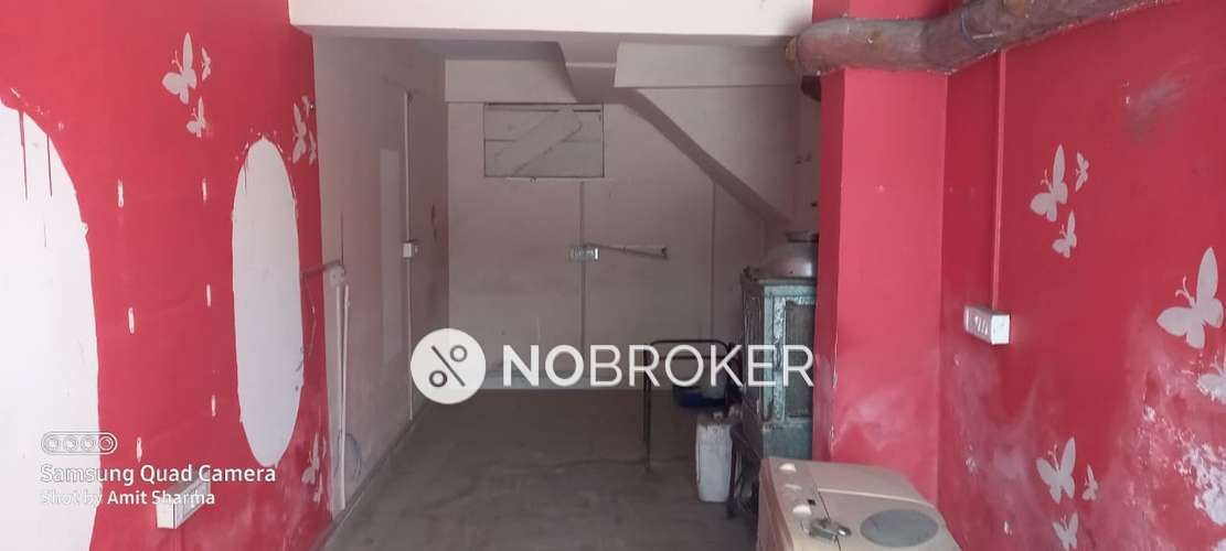 Shop in Vaishali, Ghaziabad for sale 