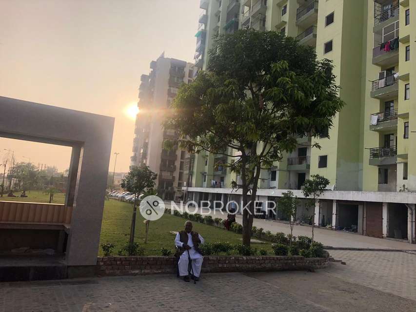3 BHK Flat In Devika Skypers For Sale  In Raj Nagar Extension