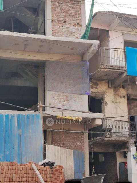 Shop in Sector 15, Noida for Rent 