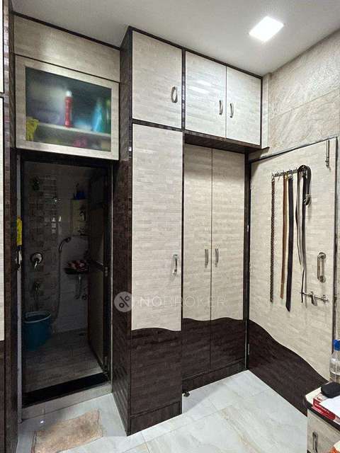 2 BHK Flat In Ishkrupa Building For Sale  In Vile Parle