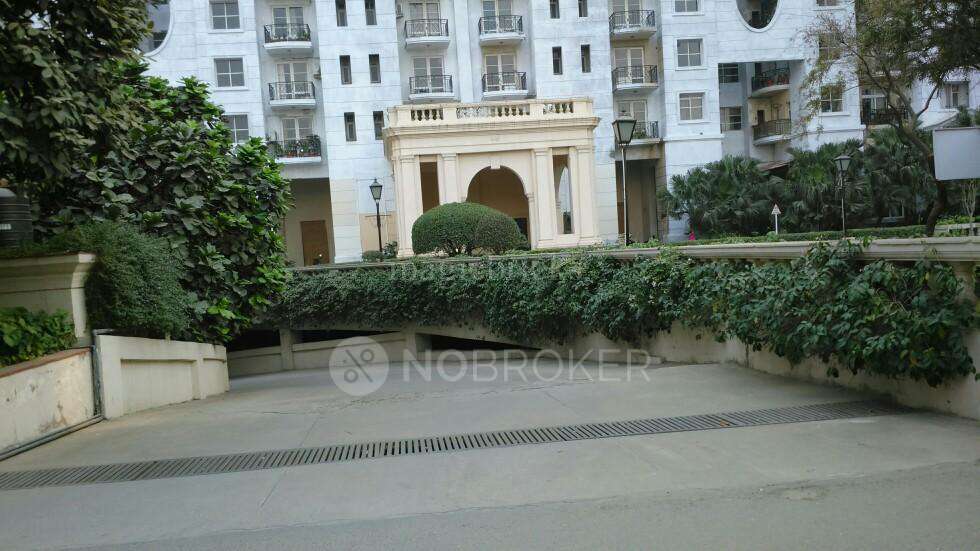 DLF Hamilton Court