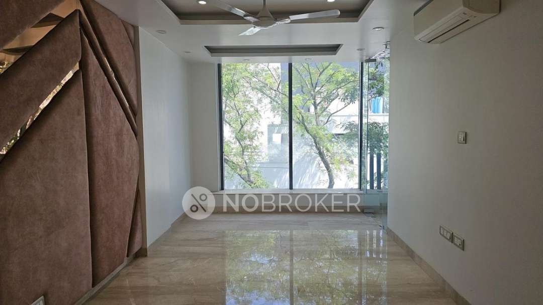 DLF Chisholm Apartments 