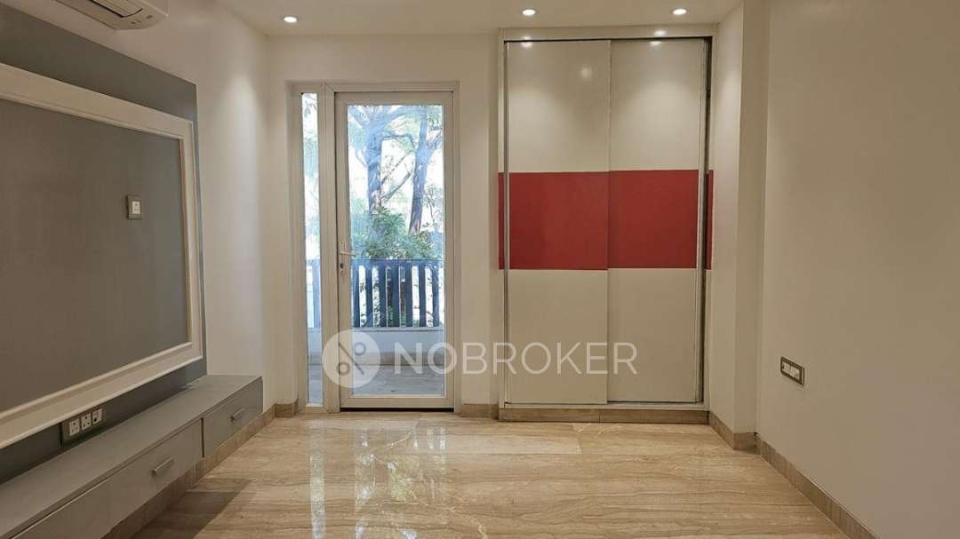 DLF Chisholm Apartments 