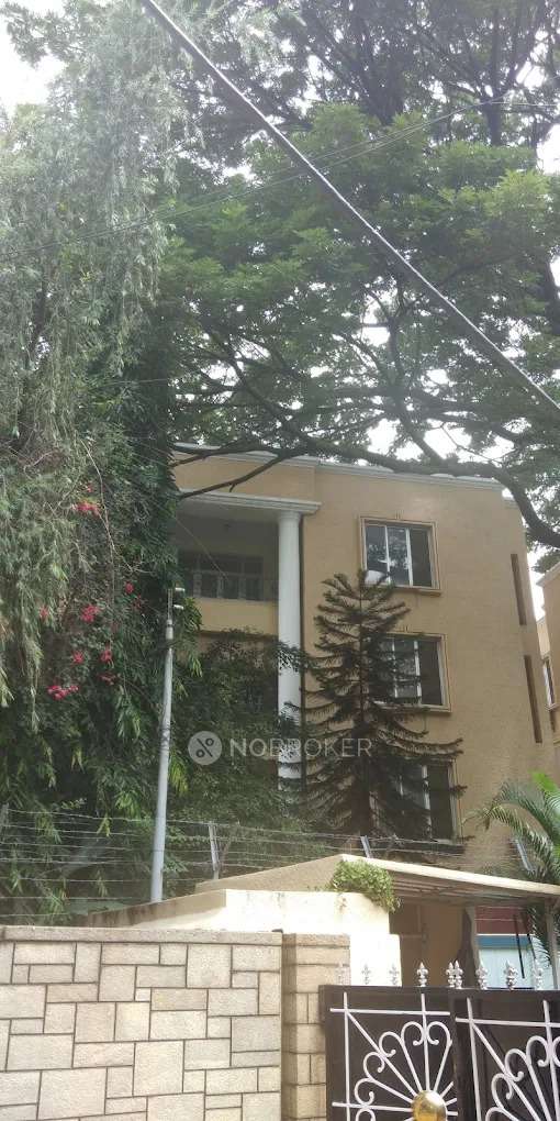 Kings Crest Apartments